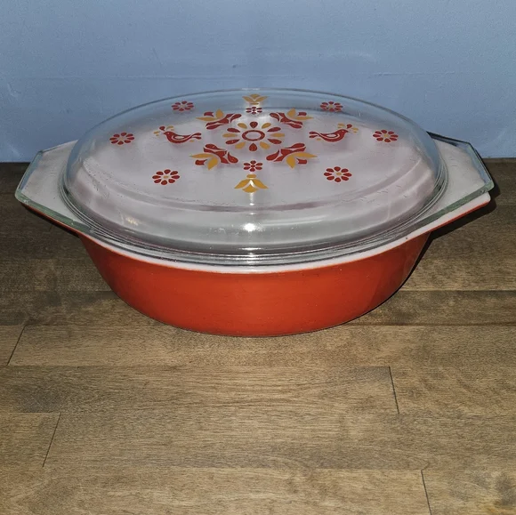 Pyrex Friendship Casserole Dish and Lid 2.5 QT Vintage - Picture 1 of 8